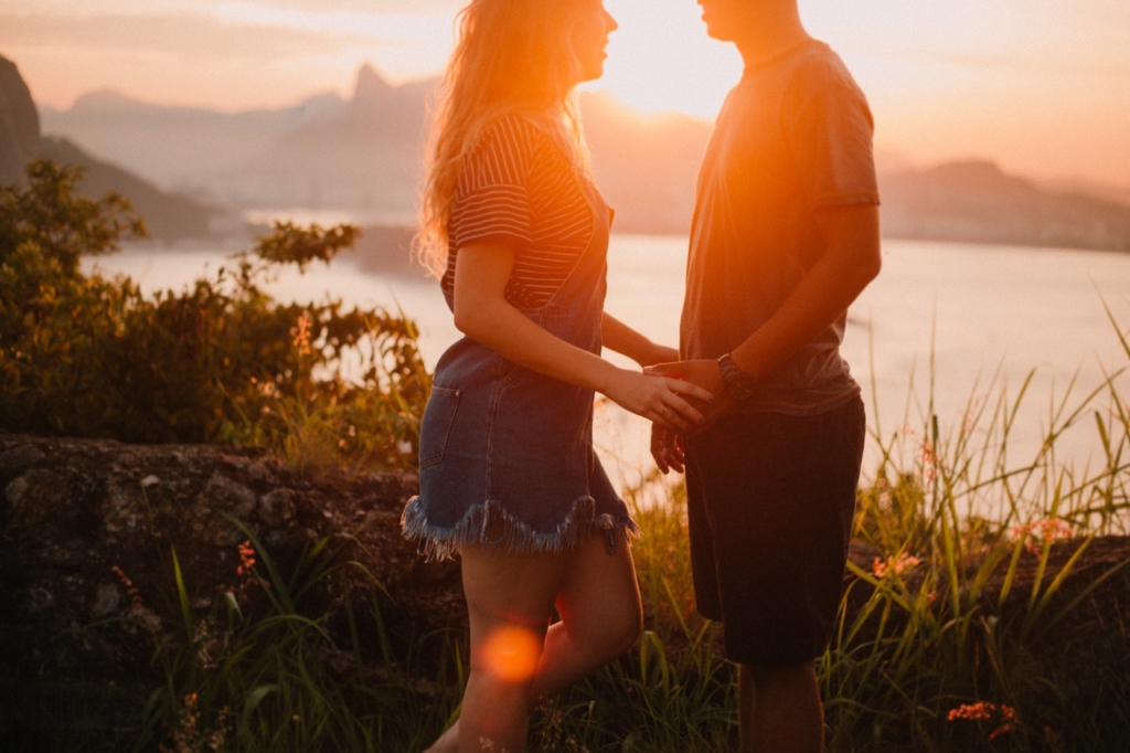 Flirten im Herbst kann so einfach sein: 10 kreative Outdoor-Dating Tipps für Herzklopfen im Herbst